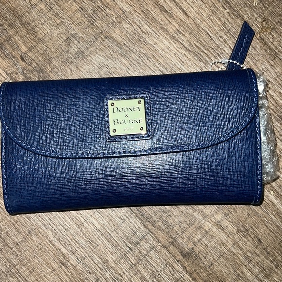 Handbags - Dooney & Bourke Wallet